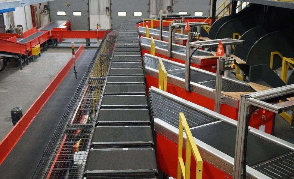 柔性鏈輸送線的特點(diǎn)與優(yōu)勢(shì)，特別是其在長(zhǎng)距離輸送中的穩(wěn)定性如何？