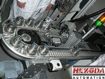 柔性鏈輸送線在醫(yī)藥、機(jī)械零件、食品和飲料工業(yè)中的應(yīng)用是什么？