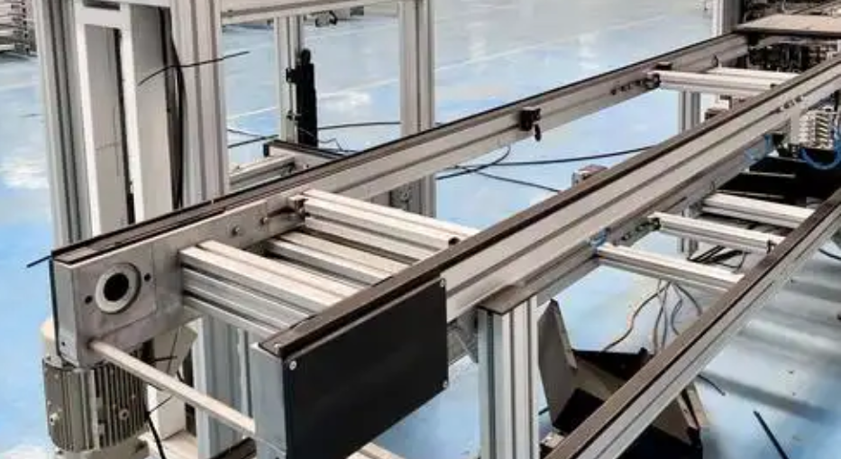 選擇電機(jī)驅(qū)動(dòng)柔性輸送線時(shí)，需考慮以下因素